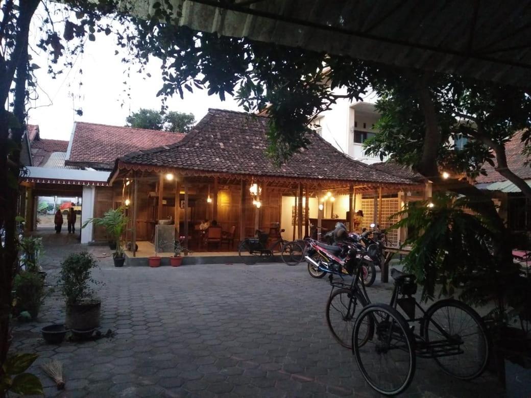 Diaga Grha Hotel Yogyakarta Exterior foto